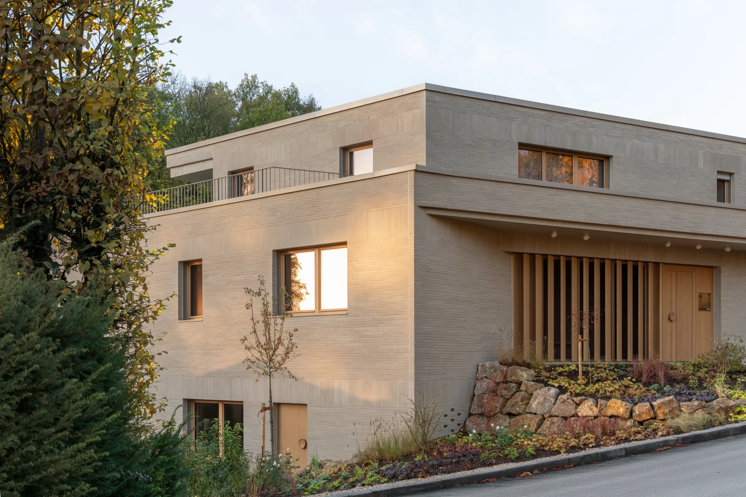rb266 251121 foto david leonard eingang strasse ronheiderberg highres