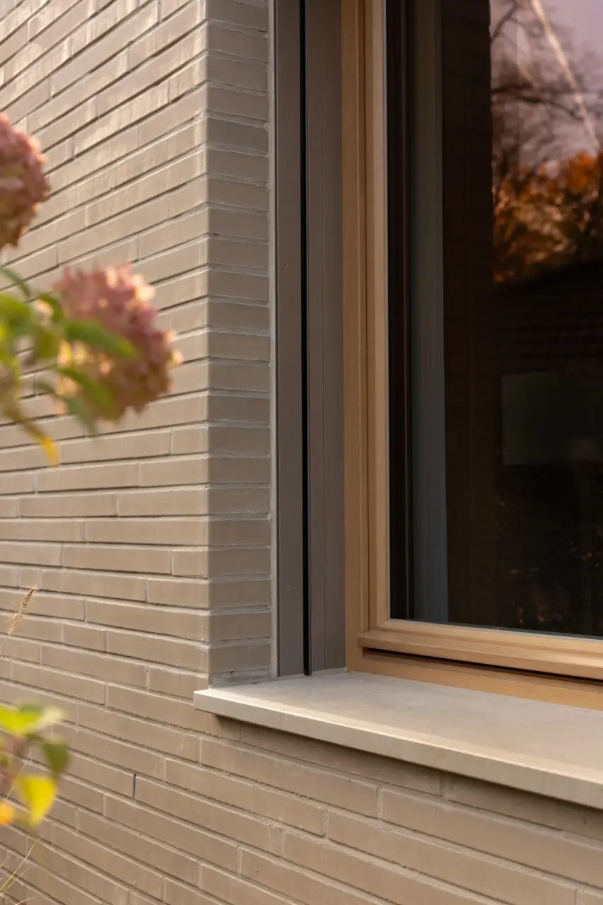 rb266 251121 foto david leonard fensterbank detail ronheiderberg highres