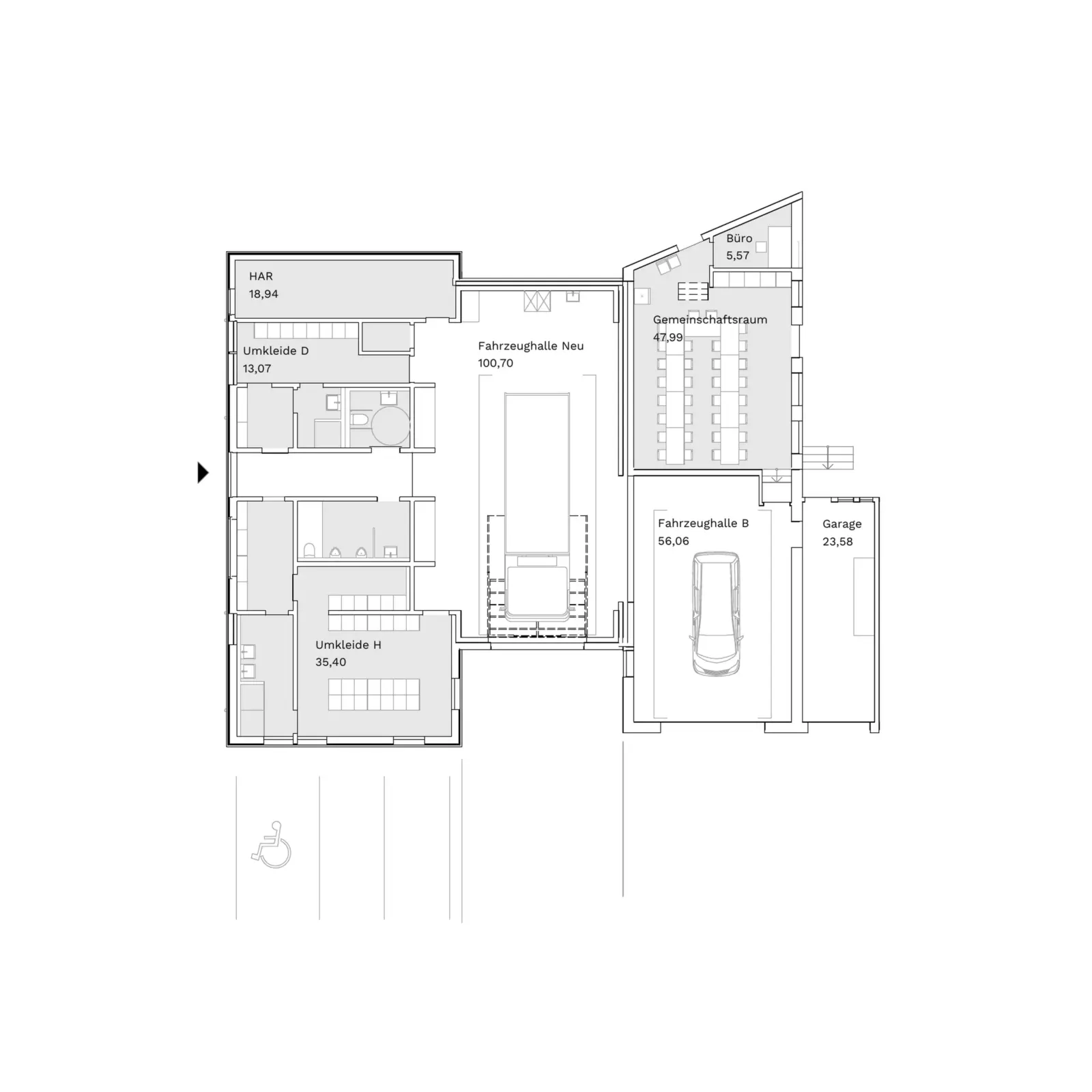 Grundriss des Erdgeschosses einer Feuerwache mit zwei Fahrzeughallen, Umkleiden, Büro und Gemeinschaftsraum.