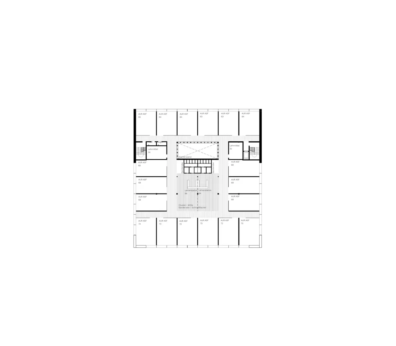 Grundriss des ersten Obergeschosses zeigt Klassenräume entlang der Fassade, angeordnet um einen zentralen Innenhof mit Treppenanlage.
