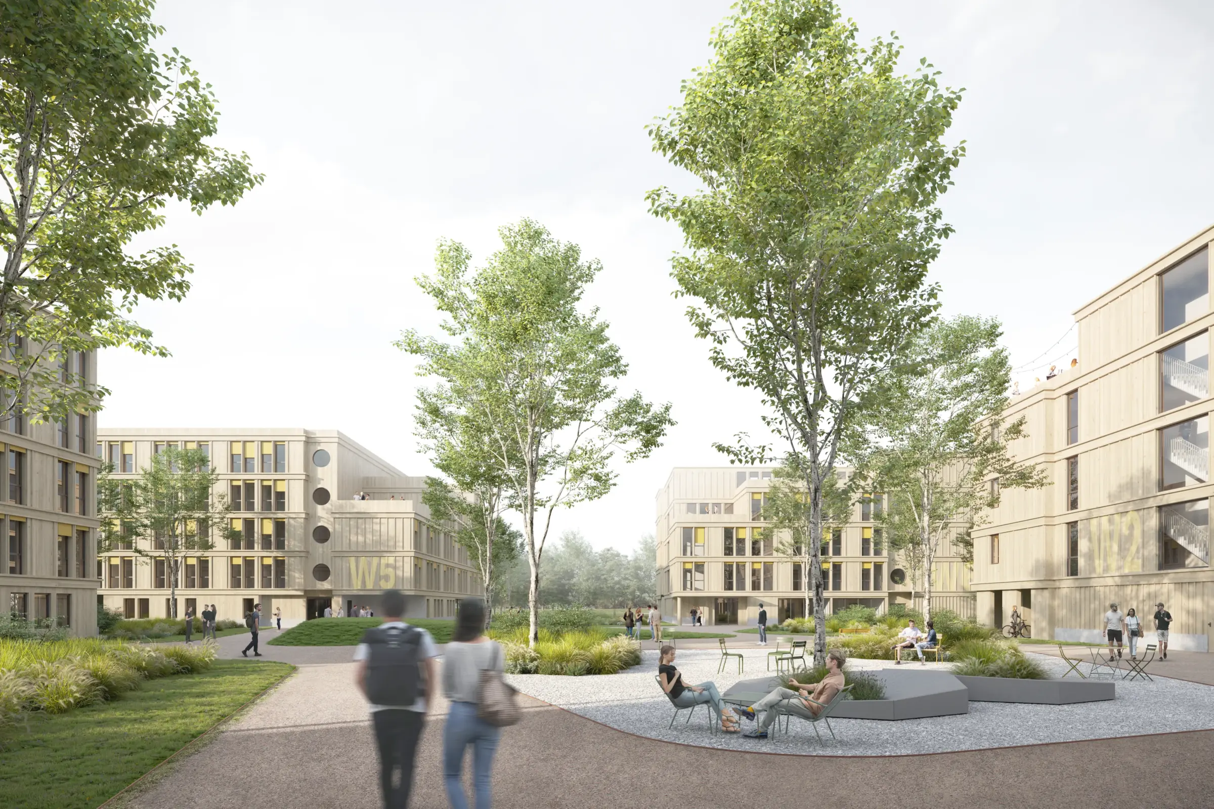 Freiraum zwischen mehrgeschossigen Wohngebäuden mit Holzfassade, Sitzgelegenheiten und Bäumen.
